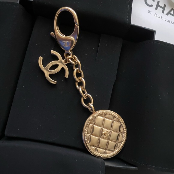 🖤🖤Chanel Medallion Keychain/ Bag charm - Picture 8 of 8